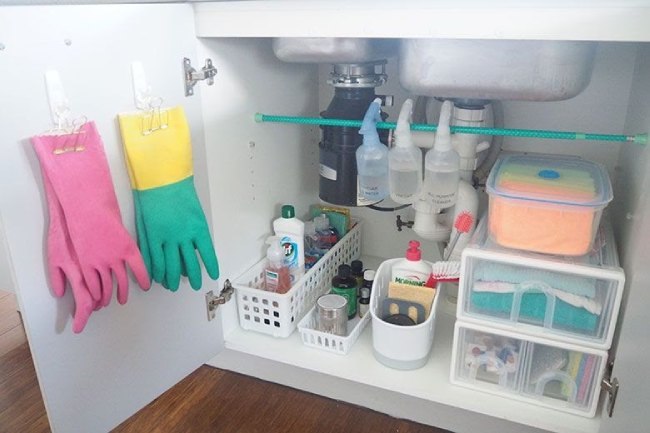 Hang the gloves under the sink