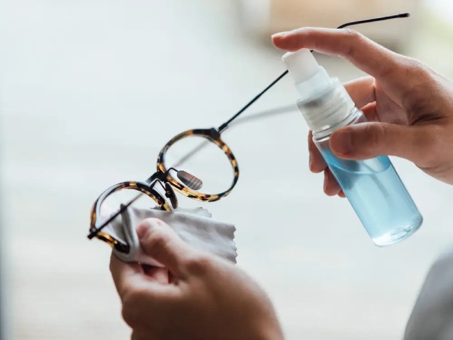 How to use anti-fog spray on eyewear and glasses